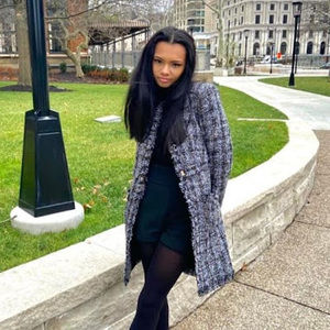 Meet your Posher, Alexis